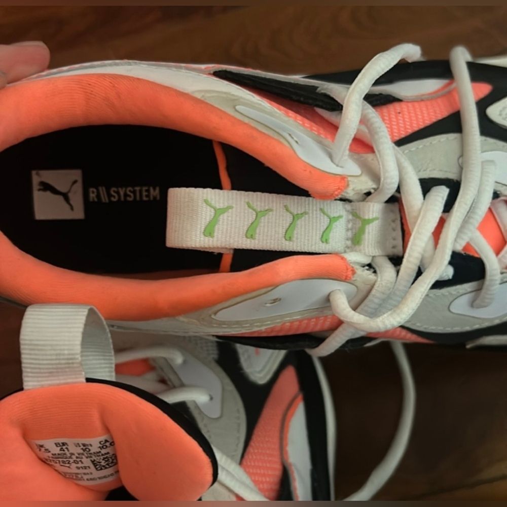 Euc PUMA Vibrant Sneakers with Neon Accents VERY COMFORTABLE size 10 Women's - Picture 5 of 8